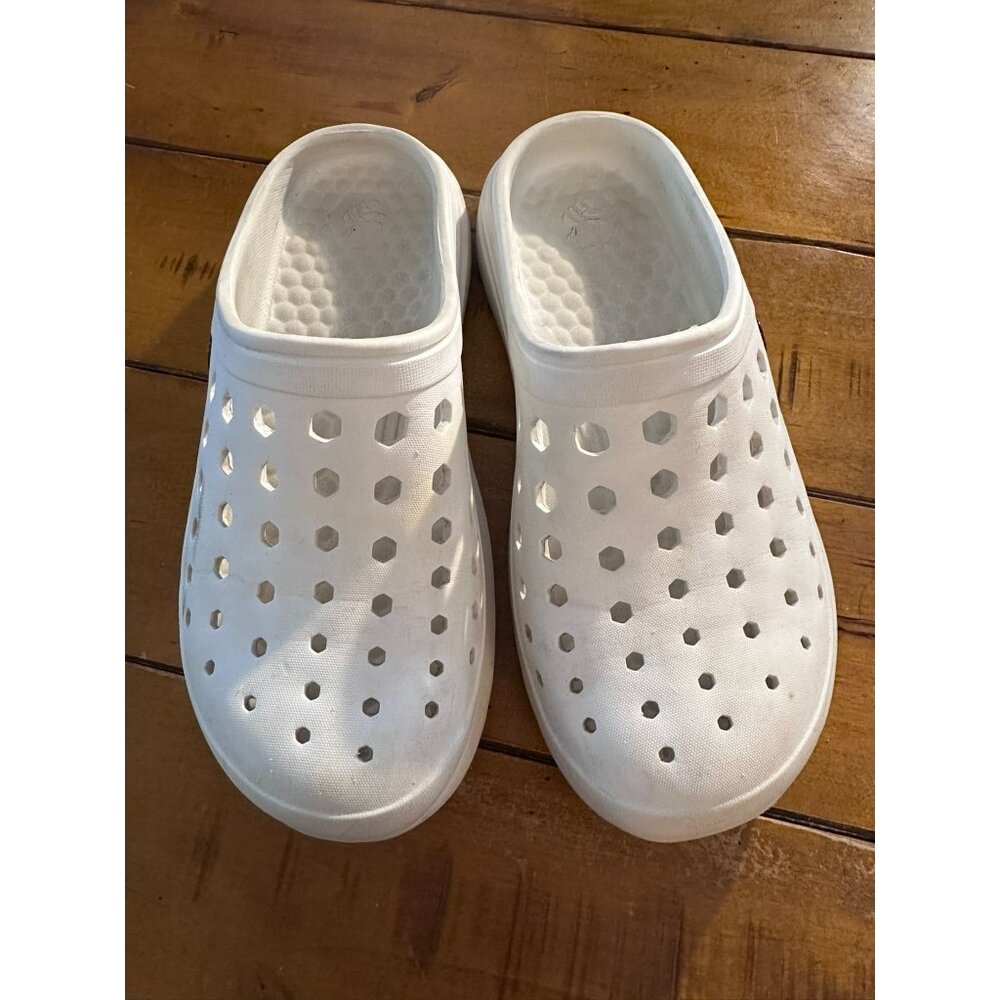 White Joybees Unisex Slip-On Garden Clogs Size 7M/9W Lightweight & Breathable